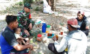 Teh Tubruk Ala Sangup Pererat TNI dan Warga