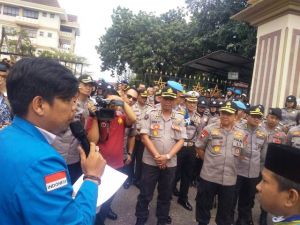 Hadapi Langsung Aksi PMII, Kapolda Ajak Massa Shalat Gaib