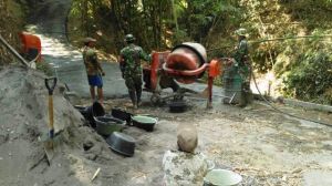 Tugas di Lokasi TMMD, Selalu Dengarkan Aspirasi Warga