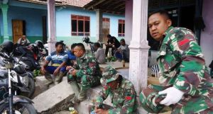 Istirahat Kerja Digunakan Satgas Untuk Komsos Dengan Warga