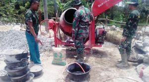 Dibangunkan Bak Penampungan Air Warga Menyambut Gembira