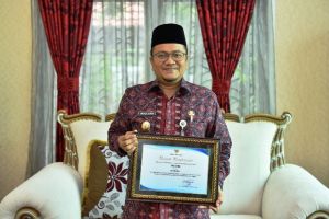 Sukseskan Program Keluarga Harapan, Pemkot Jambi Raih Penghargaan Gubernur