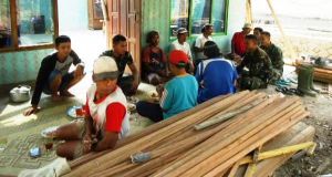 Saling Bertukar Pengalaman Saat Makan Bareng