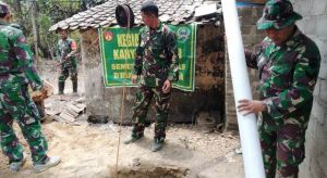 TNI Satgas TMMD Bangunkan Jamban Untuk Parwono