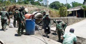 Gotong Royong di Akhir TMMD