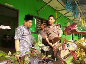 Binmas Polda Jambi Berikan Penyuluhan Bahaya Kecanduan Smartphone di SD Insan Madani