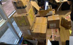 Bea Cukai Amankan Ribuan Botol Miras  dana Rokok Ilegal 