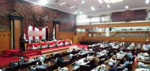Sidang Paripurna DPRD Provinsi Jambi Bersama Eksekutif Berlangsung Sampai Malam