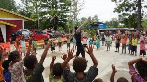 Pasca Kerusuhan, Satgas Binmas Noken Berikan Trauma Healing Anak-Anak di Kampung Wouma   