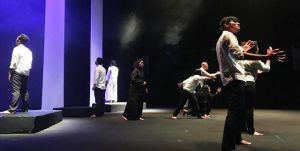 Tak (Tik) Senja Menjemput: Upaya Dekonstruksi (Tubuh) Puisi