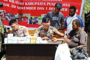 Peduli Sesama, Binmas Noken Polri Gelar Bakti Kesehatan di Distrik Tingginambut Puncak Jaya