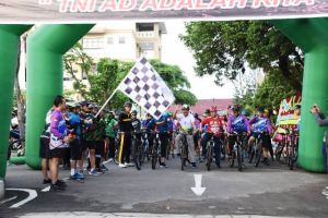 Peringati Hari Juang TNI AD, TNI dan Polri di Jambi Gelar Gowes