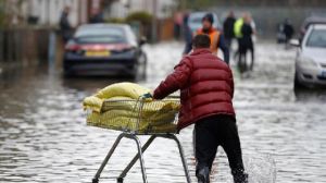 Tak Hanya di Jakarta, 50 Titik Banjir Ancam Perayaan Tahun Baru di Inggris