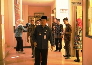 Al Haris Sidak Hari Pertama di 2020, Kantor Kelurahan Pematang Kandis Kosong, Hanya Seorang Hadir