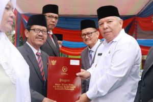 Safrial Pimpin Upacara Hari Amal Bhakti Kemenag Tanjab Barat