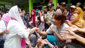 Ibu Negara Iriana Tinjau Warga Terdampak Banjir di Kota Tangerang  