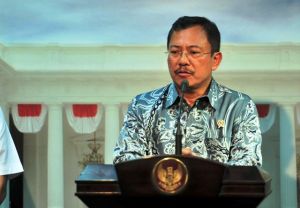 Bersama Masyarakat dan Relawan, Pemerintah Berupaya Cegah Timbulnya Penyakit Akibat Banjir