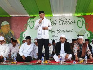 Hadiri Pengajian di Ponpes Fathul Ulum, Cek Endra Minta Doa Restu Untuk Maju Pilgub Jambi