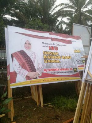 Relawan Sumbang 200 Baleho Untuk Perjuangan  Yunninta