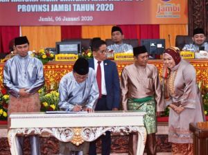 Kado HUT Jambi Ke 63, Fachrori Tandatangan Kesepakatan Percepatan Pembangunan Ujung Jabung