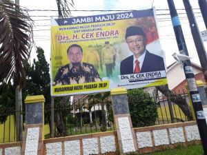 Wakili Keluarga Alm Zoerman Manap, Nuzul Pasang Spanduk Dukung Cek Endra
