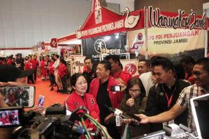 Sambangi Stand Hellosapa di Arena Rakernas, Puan: Kopinya Enak