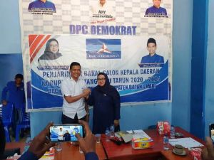 Resmi Mendaftar di Demokrat, Hafiz Ajak Camelia Bersama di Pilbup Batanghari