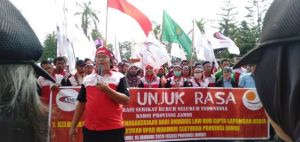 Demo Depan Gedung DPRD, KSBSI Sebut Jambi Tuntas Gagal