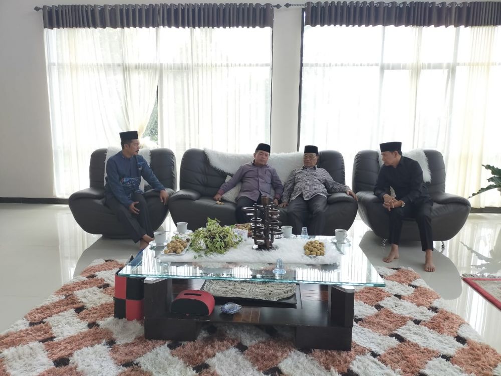 Bersama Monadi (kiri) dan Murasman (dua kanan), Wo Haris raih dukungan dan simpati tokoh Kerinci-Sungai Penuh.
