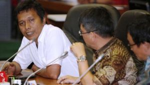 Adian Napitupulu Perlihatkan Rekaman CCTV Rencana Penyegelan PDIP