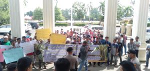 DPRD Provinsi Jambi Kembali Didatangi Massa Desak PT Tunjuk Langkit Sejahtera Bertanggungjawab 