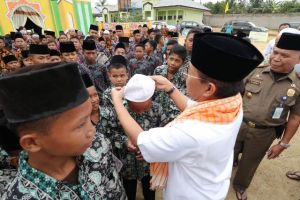 Gubernur Fachrori Sambangi Pondok Pesantren Baabussalam Tebo Serahkan Bantuan Rp50 Juta