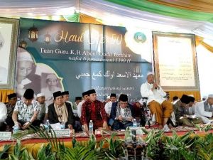 Hadiri Haul ke-50 KH Abdul Qadir, Ketua DPRD Edi Purwanto juga Cek Turap di Ponpes As'ad
