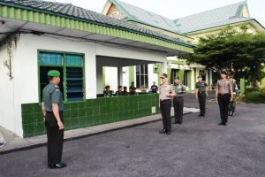 Pimpin Apel di Makorem 042/Gapu, Kapolda Jambi Irjen Pol Firman: Mari Bergandengan Tangan