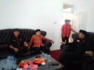 Datangi PDIP, Alharis Pakai Batik Merah Ikuti Uji Kelayakan PDIP