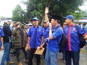 Demo Puluhan Buruh di Kantor PT. CKT Tuntut Gaji Sesuai UMP