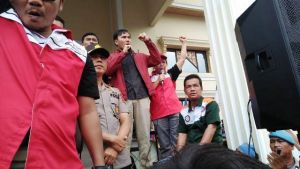 Ketua DPRD Provinsi Jambi Dengarkan Aspirasi Buruh, Edi: Kita Akan Berjuang Untuk Rakyat