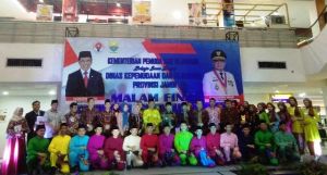 Hadir di Malam Final PPAN, Gubernur Jambi Disambut 30 Finalis dengan Tarian
