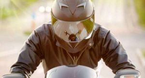 Cegah Kena Corona, Perlukah Bawa Helm Sendiri saat Naik Ojol?