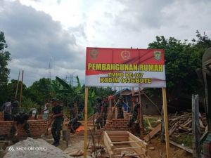 Rumah Nek Sarilah Mulai Dibangun oleh Satgas TMMD Kodim Bute