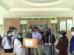 DPRD Provinsi Jambi Berikan Bantuan ke Tim Medis, Rocky: Ini Bentuk Dukungan Moril