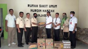 UPTD Samsat Tanjabtim Salurkan Bantuan Gubernur Jambi ke Tenaga Medis di RS Nurdin Hamzah