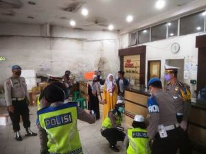 Ditlantas Polda Jambi Sosialisasi Maklumat Kapolri ke Loket Bus/Travel: Pakai Masker dan Social Dist