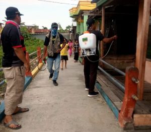 Lawan Covid-19 Relawan RAPI Semprotkan Disinfektan, Pemkab Siapkan 10.000 Masker