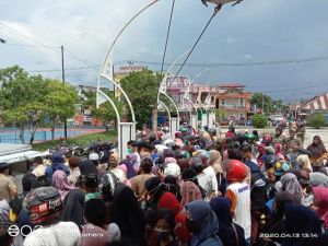Ibu Rumah Tangga Kecewa Operasi Pasar Gula Murah Dibubarkan