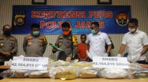Wow, Polda Jambi Amankan 42 Kg Sabu dan Seorang Wanita Usia 19 Tahun di Citra Raya