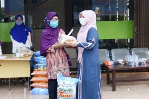 Terima Kasih Sembakonya Bu YA, Dipikir Hanya Kresek, Ternyata Beras 20 Kilo