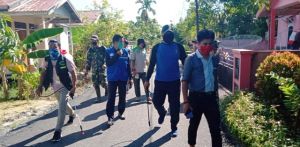 Cegah Covid-19 Tim Gugus Tugas BPPD Pasang Poster Imbauan, RAPI Semprot Perumahan Warga