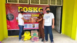 Turut Peduli, Kejari Merangin Salurkan Sembako Melalui Posko Relawan