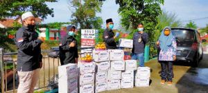 Berikan Semangat ke Pasien Covid-19 di RS Abdul Manap, FKPT Jambi Bagikan Makanan Ringan dan Vitamin